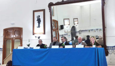 José Luis Martín presenta en el Casino de Tomelloso su nueva muestra de acuarelas ante un numeroso público