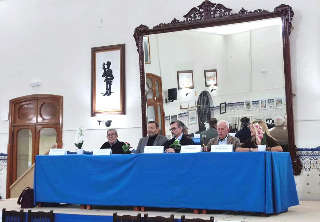 José Luis Martín presenta en el Casino de Tomelloso su nueva muestra de acuarelas ante un numeroso público