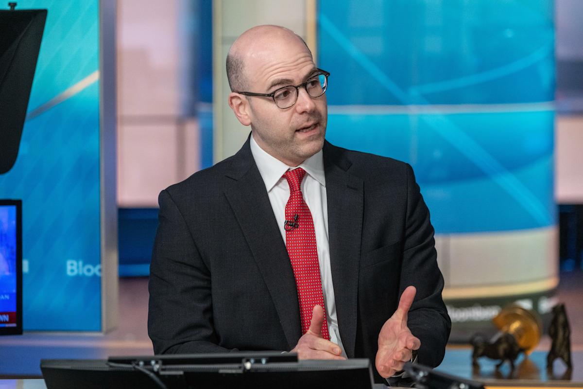 La Fed enfrenta riesgo de recesión si no recorta más las tasas, advierte gobernador Miran