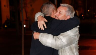 La hija de Encarnita Polo encabeza el funeral de la artista, que ha reunido al mundo del espectáculo