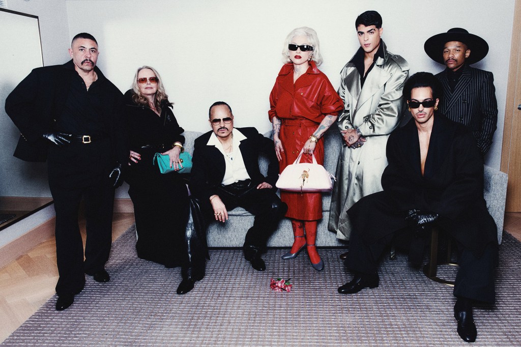 Mon Laferte y Lunay deslumbran en Fashion Awards con Willy Chavarría