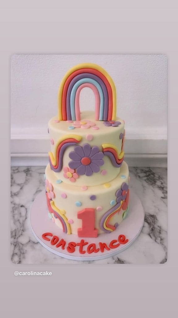El bonito pastel de cumpleaños de la pequeña Constance