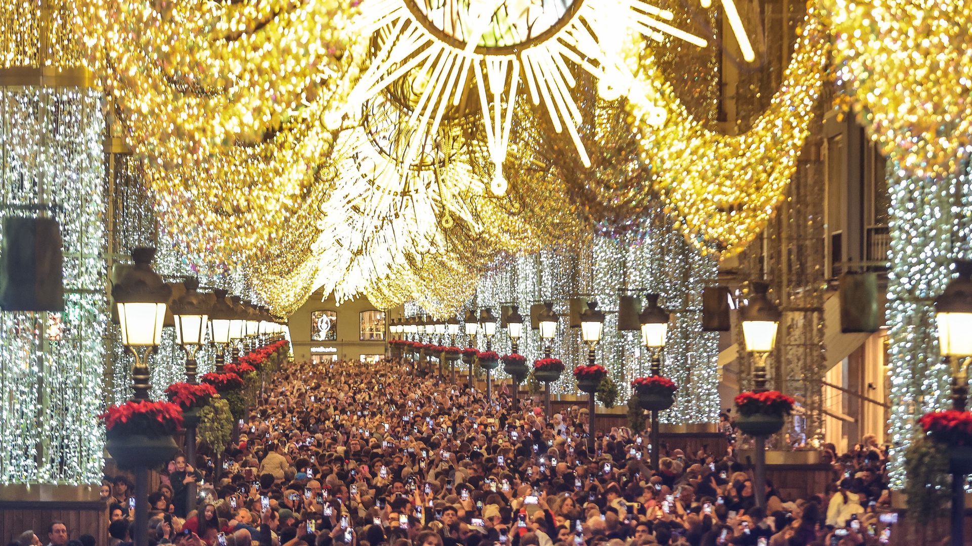La calle Larios de Málaga, encendida por Navidad