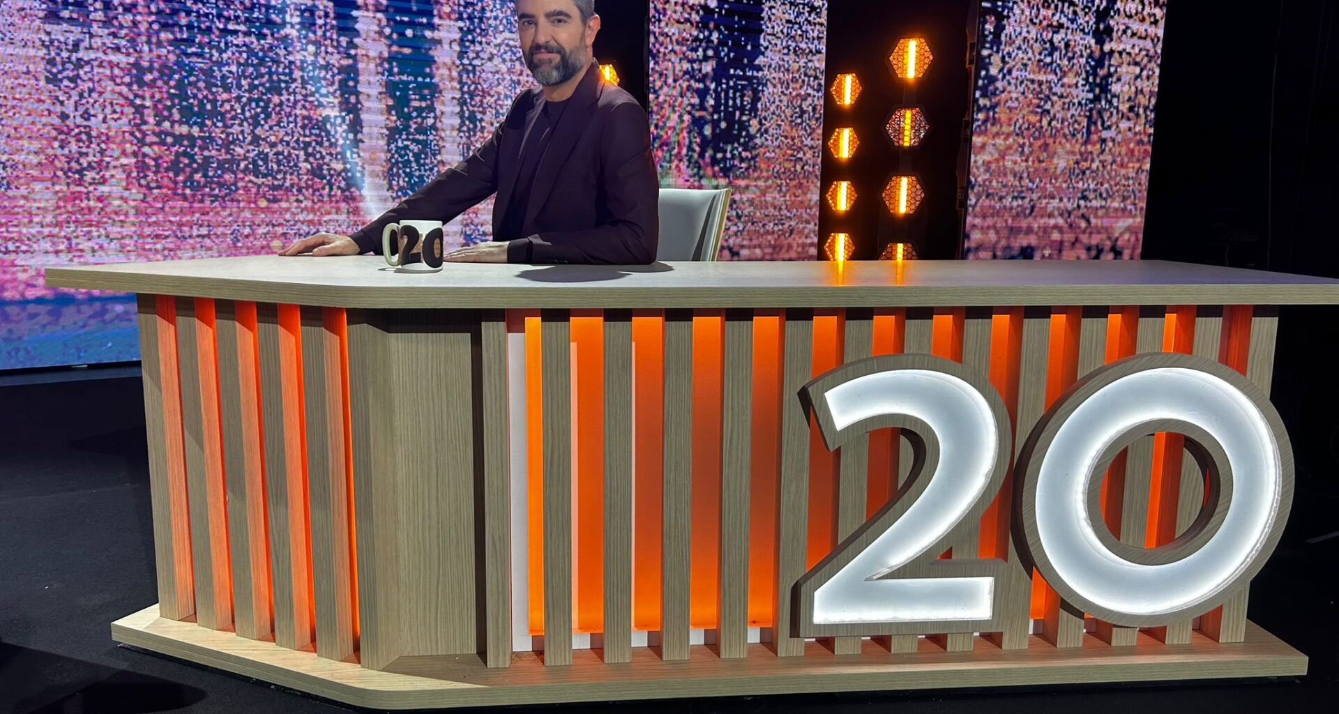 ‘¡Feliz 20 Años Neox!’ despide el año este 30 de diciembre en la cita más divertida y nostálgica, junto a Dani Mateo, Lola Lolita y Pilar Vidal en las PreCampanadas