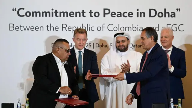 Reunión entre reperesentantes del EGC y el gobierno colombiano en Doha, Qatar.