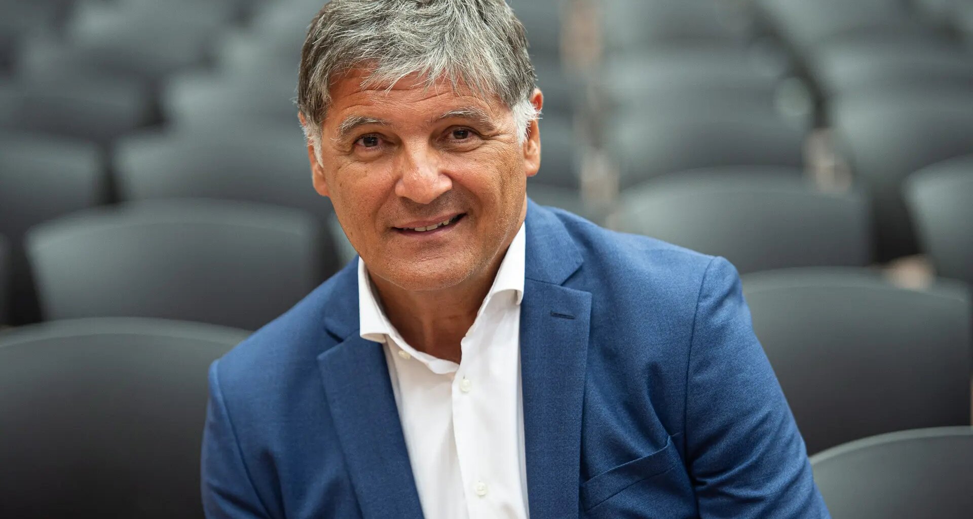 "Por lo que cobra mi tío, que siga"