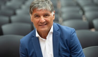 "Por lo que cobra mi tío, que siga"