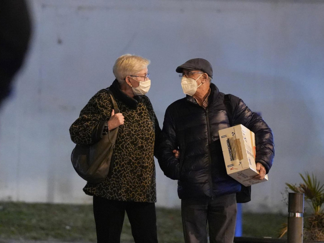 Cataluña alarga la mascarilla en hospitales por la gripe