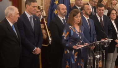 El Parlamento celebra la Constitución de 1978 en un clima de crispación política y sin la mitad de los grupos