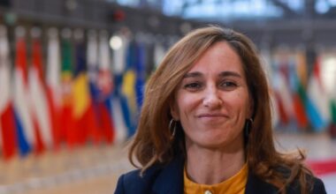 Los sindicatos también se revuelven contra Mónica García y convocan una huelga indefinida de todo el personal sanitario