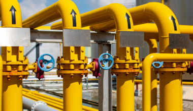 La UE acuerda detener permanentemente las importaciones de gas ruso y eliminar gradualmente el petróleo ruso