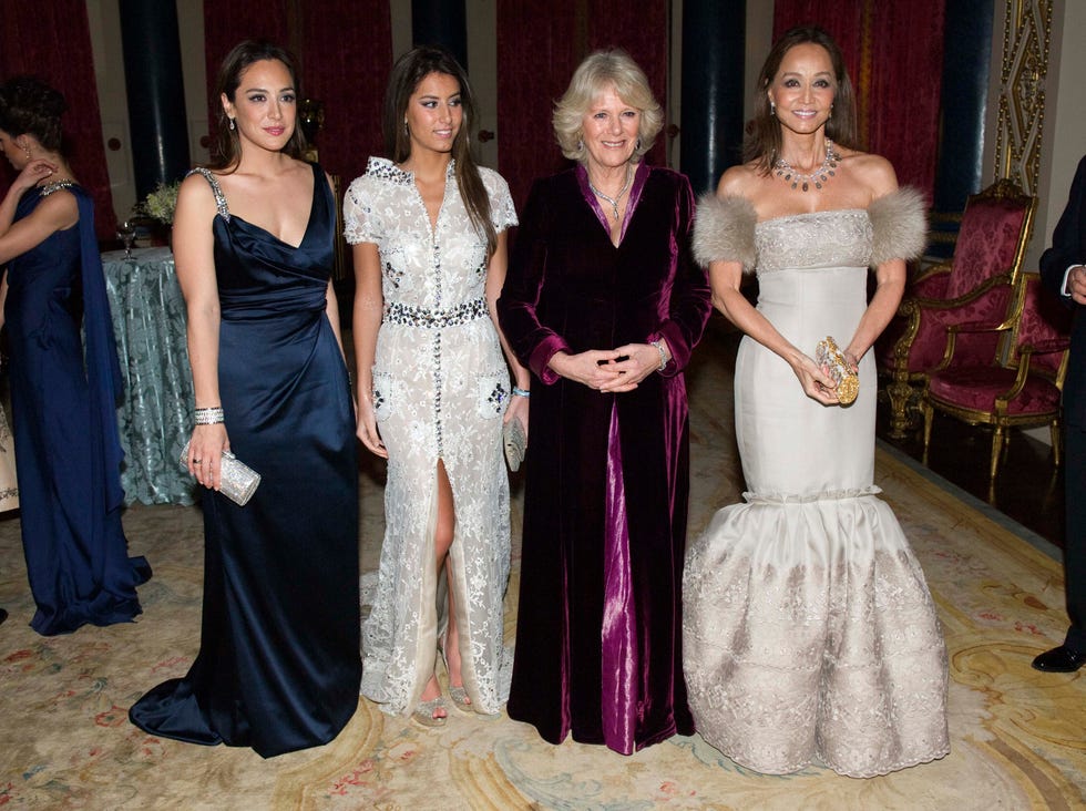 el duelo de estilo de isabel preysler y la reina camilla