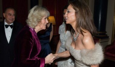 El día que Isabel Presyler eclipsó a la reina Camilla con un impresionante vestido gris perla