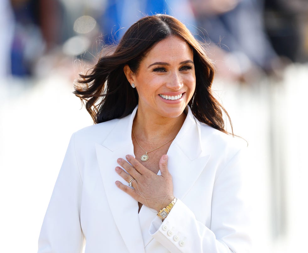 meghan markle total look blanco