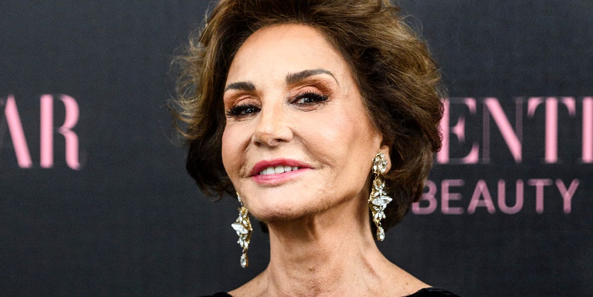 Naty Abascal, a sus 82 años, deja a todos sin palabras con vestido de transparencias en su posado navideño