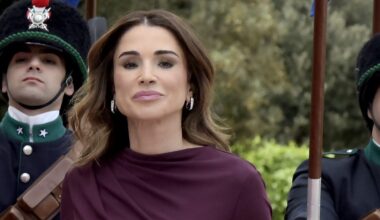 La reina Rania de Jordania, sus hijas y la princesa Rajwa protagonizan el posado de moda de la Navidad