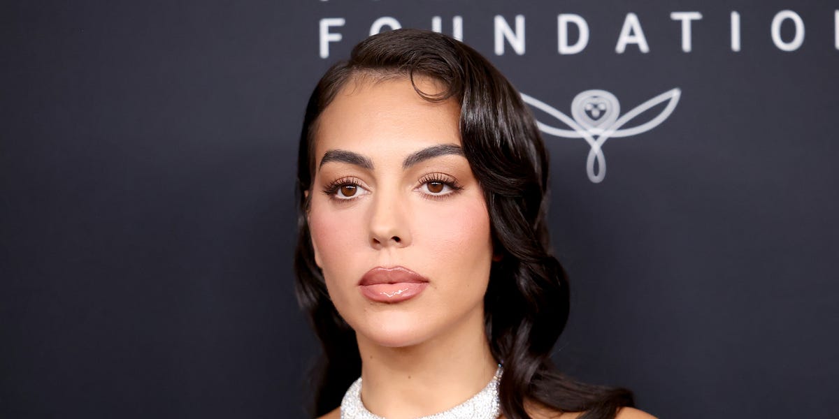 La prometida de Cristiano Ronaldo, Georgina Rodríguez, presume de músculos posando en bikini en el Golfo Pérsico