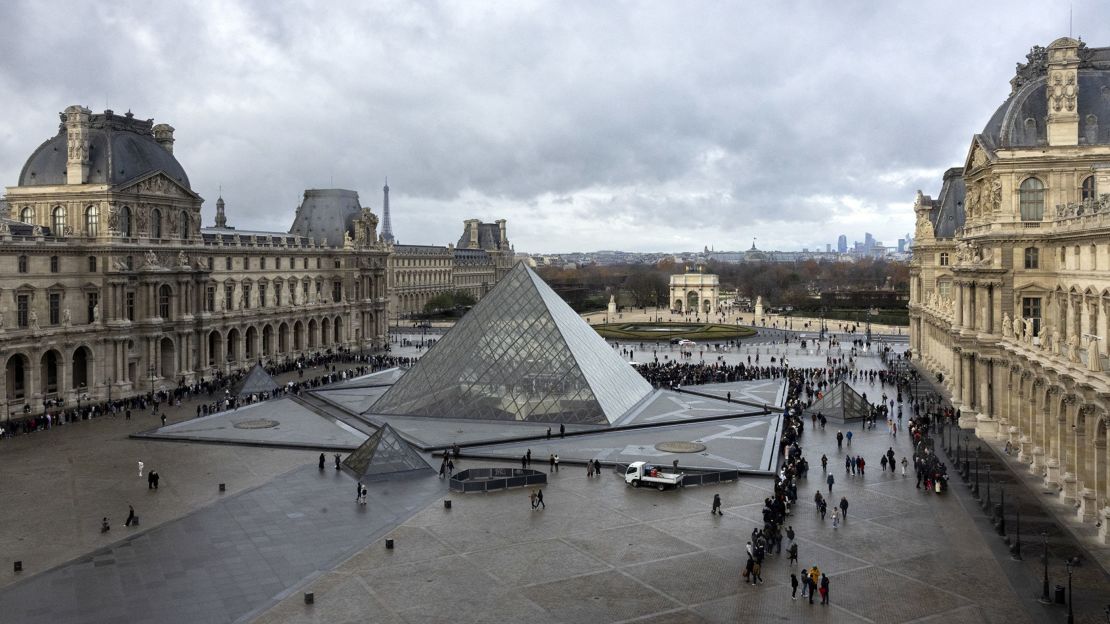 Una vista del Museo del Louvre, en París.
