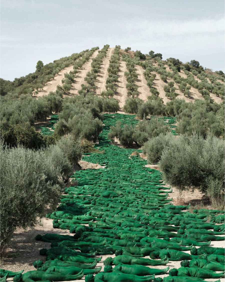 Granada, Spain (Retrato Alhambra 1925) 2025 Copyright ©Spencer Tunick Granada, Spain (Retrato Alhambra 1925) 2025 Copyright ©Spencer Tunick