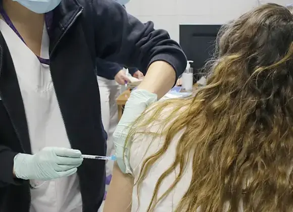 Baja la incidencia de infecciones respiratorias por gripe pero suben por covid