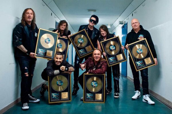 Helloween recibe el disco de oro en la República Checa por Giants & Monsters
