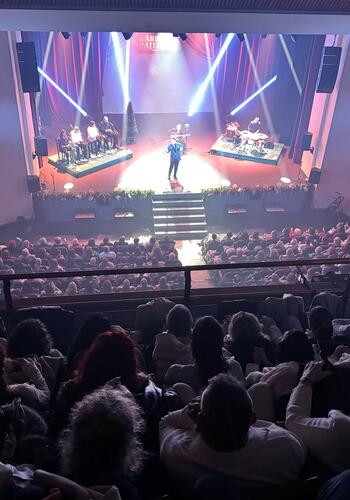 Miguel Poveda emociona al público de San Roque con “El árbol de la alegría”