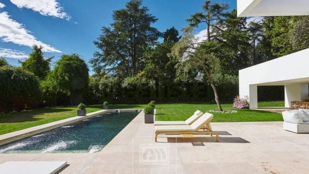 Exterior de la casa en la que vivió Bertín Osborne en Madrid. (Foto: Idealista)