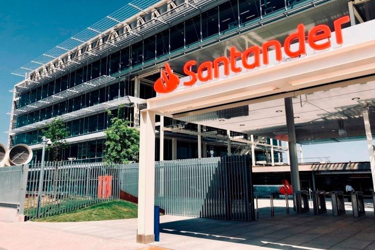 Fundación Integra y Banco Santander logran la inserción laboral de 40 personas afectadas por la DANA en la Comunidad Valenciana