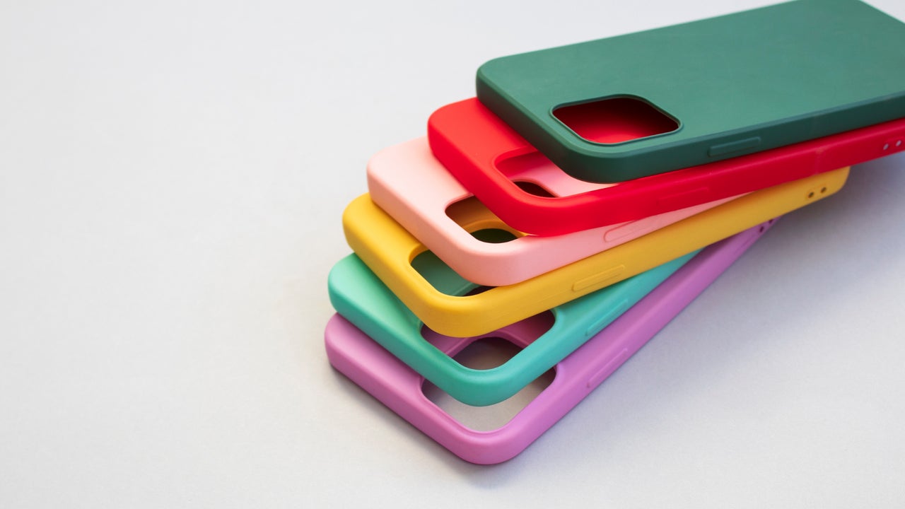 Se insta a la población a dejar de usar la funda del móvil y este es el motivo