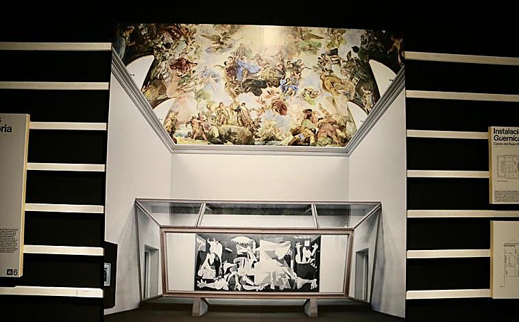 Imagen principal - Fotos de la exposición sobre la trayectoria de José María García de Paredes organizada por la Consejería de Fomento que puede verse en la Fábrica de Artillería hasta el 18 de enero