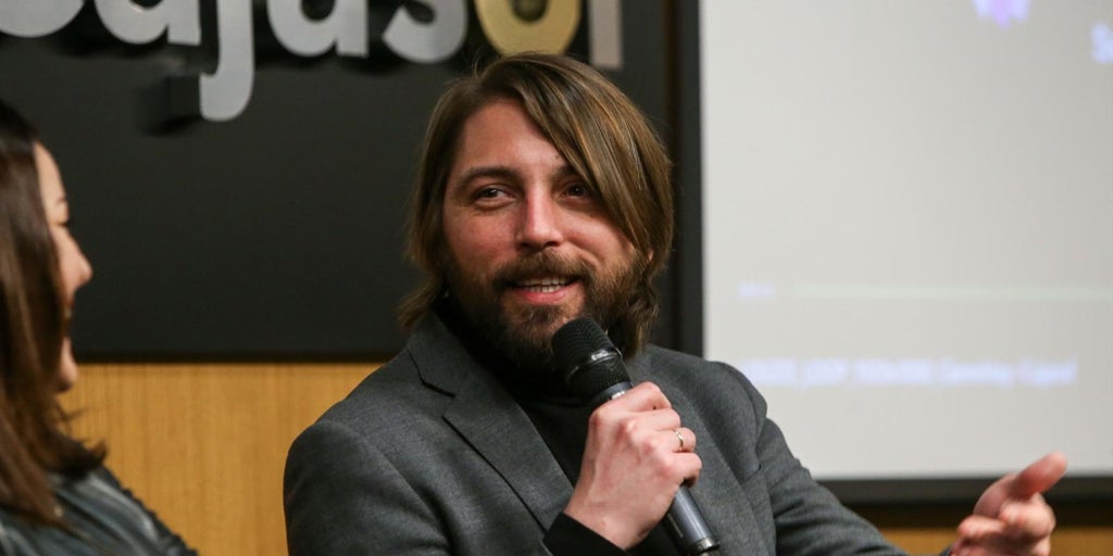 La izquierda organiza un escrache contra Juan Soto Ivars en la presentación de su libro sobre las denuncias falsas de violencia machista en Sevilla