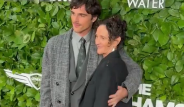 El tierno gesto de Jacob Elordi, el actor con raíces vizcaínas que triunfa en Hollywood: «Una foto con mamá»