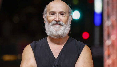 “Mi madre bajó y se presentó en la clase del profesor y le echó la bronca delante de todos nosotros. Recuerdo que le dijo ‘No se le ocurra tocar la mano de mi hijo’”