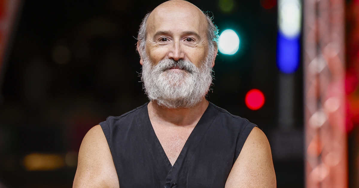 “Mi madre bajó y se presentó en la clase del profesor y le echó la bronca delante de todos nosotros. Recuerdo que le dijo ‘No se le ocurra tocar la mano de mi hijo’”