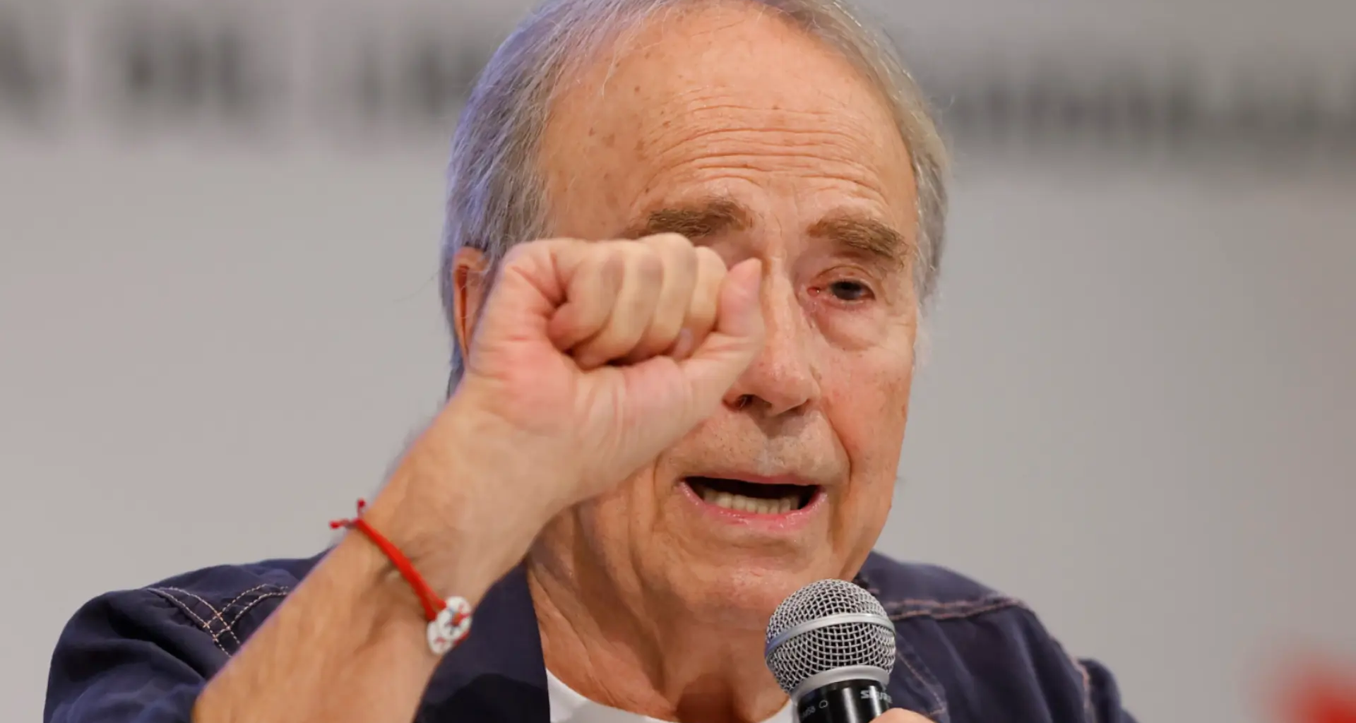 "Es imposible con este alboroto"