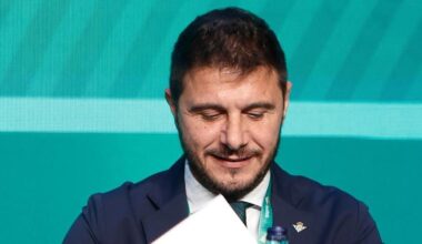 Joaquín, ratificado como consejero del Betis... ¡y le dedican una sevillana!