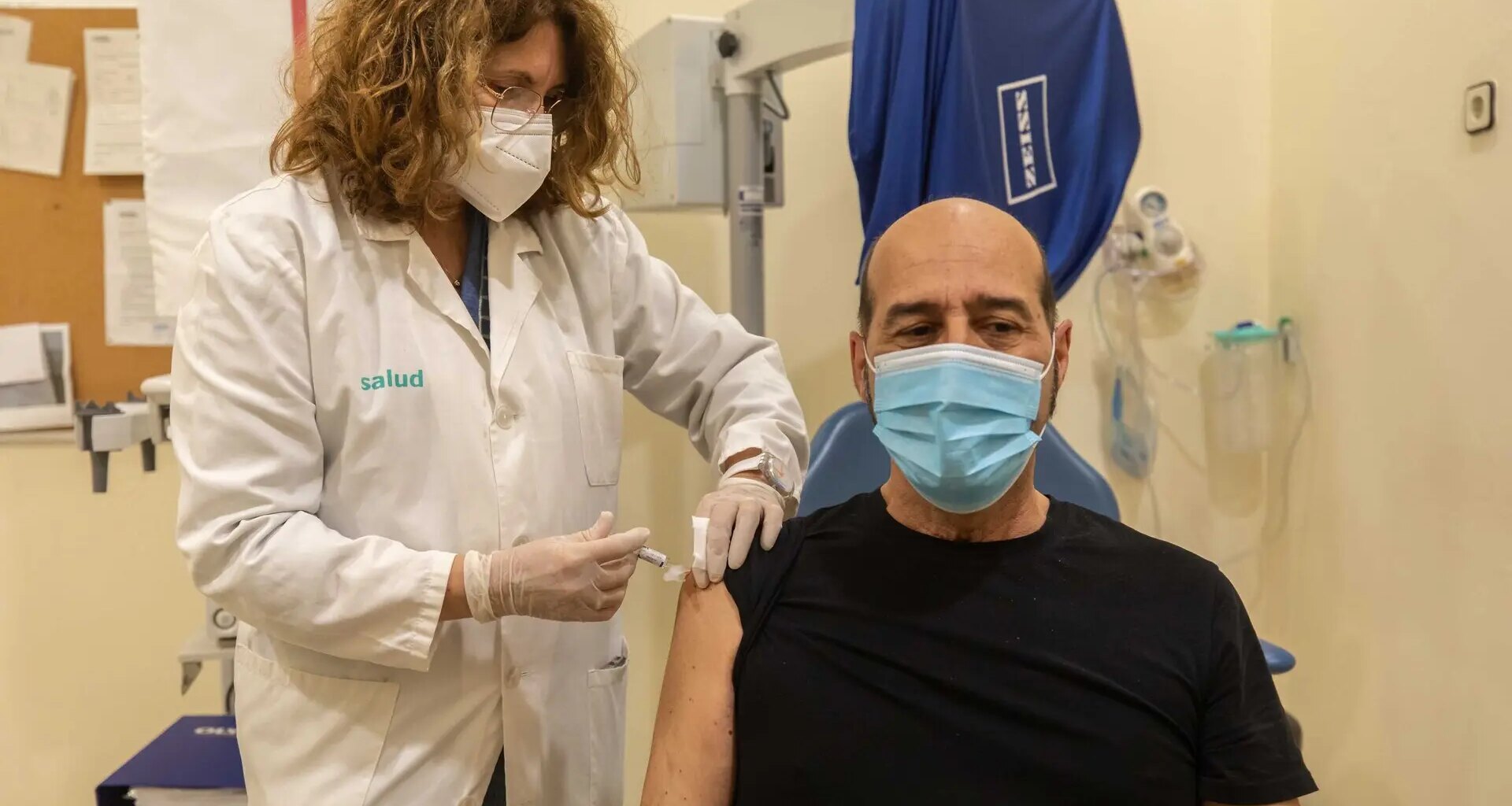 Fotos | Así ha sido la vacunación sin cita contra la gripe en el Hospital Provincial de Zaragoza
