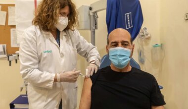 Fotos | Así ha sido la vacunación sin cita contra la gripe en el Hospital Provincial de Zaragoza