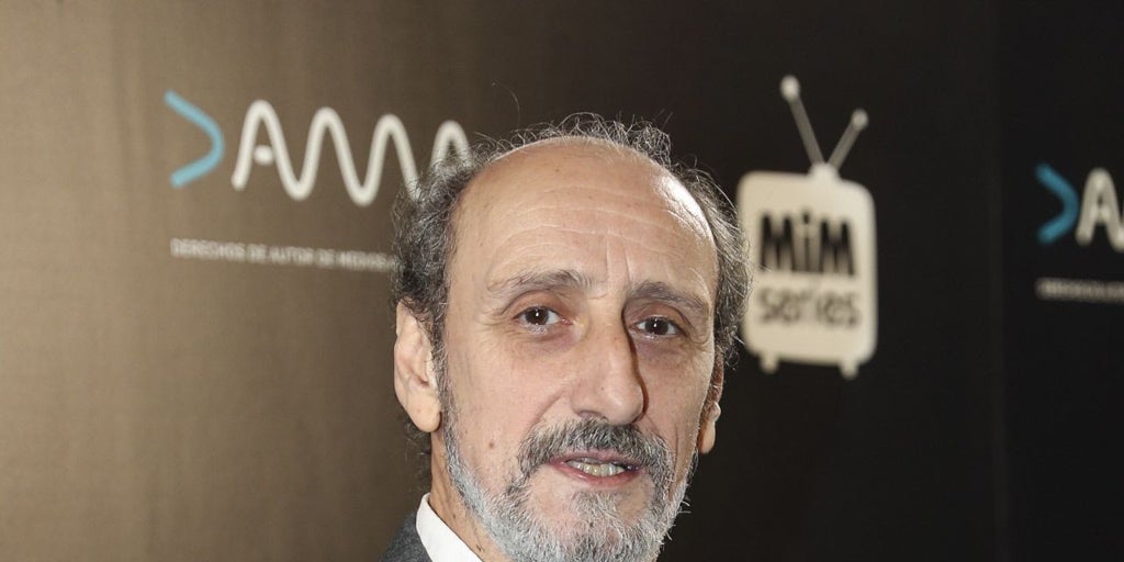 La hija de José Luis Gil muestra una imagen de su padre, cuatro años después de sufrir un ictus isquémico