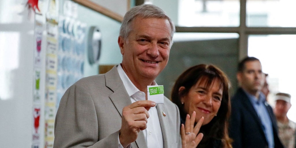 El derechista Kast se da como ganador en Chile y promete gobernar sin mirar los colores políticos