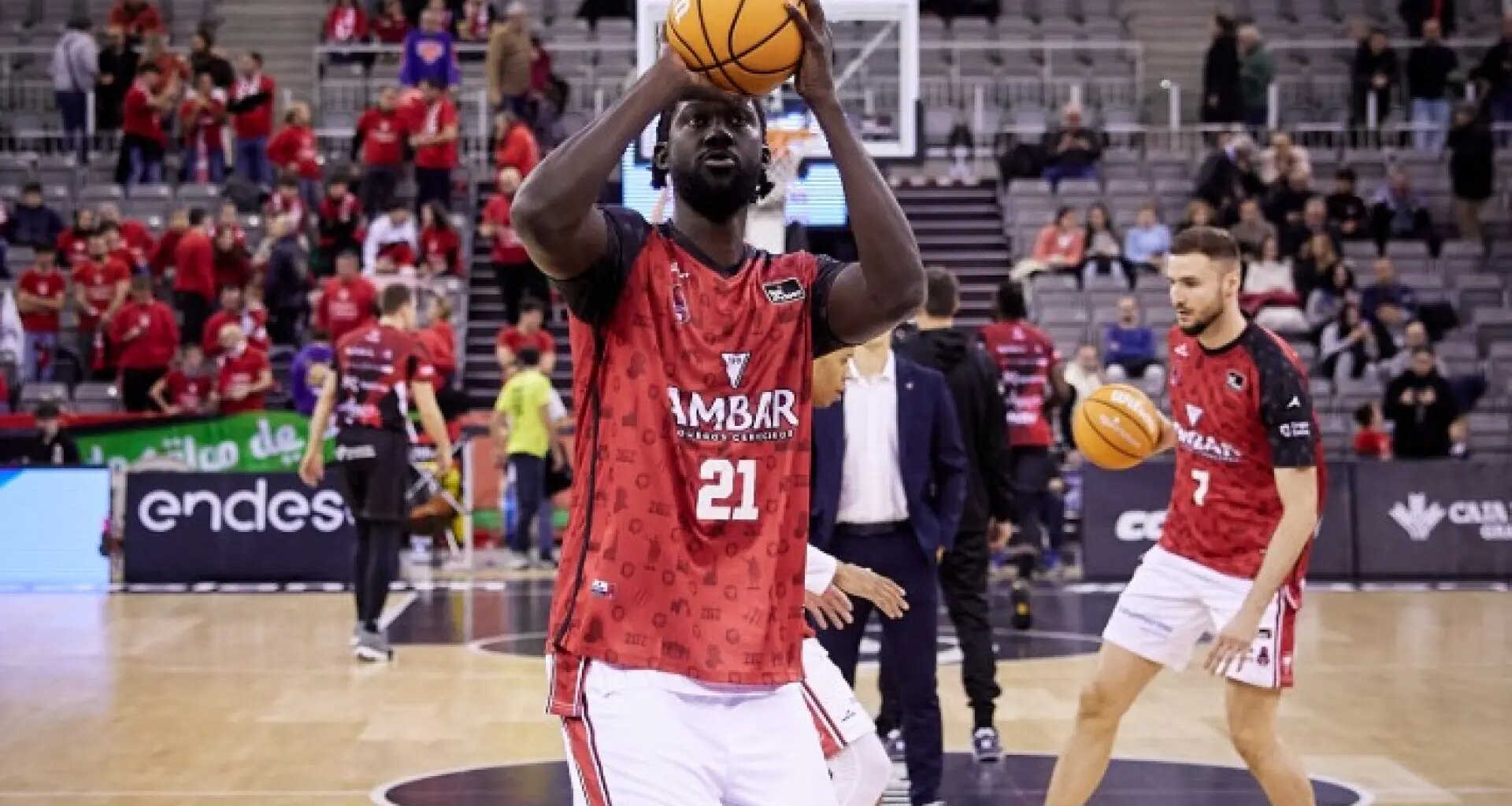 El gigante Koumadje deja muy buenas sensaciones (salvo en los tiros libres) - heraldo.es