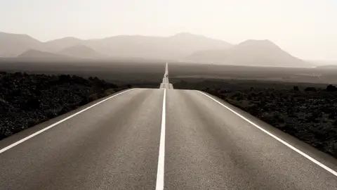 Larga recta en una carretera de España