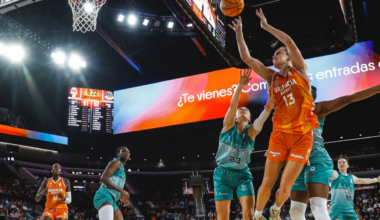 Espectacular actuación de Leo Fiebich con el Valencia Basket