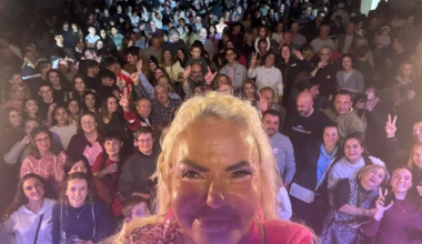 hasta el alcalde bailó en el escenario