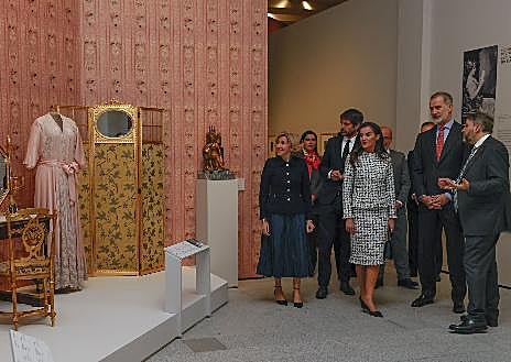 Imagen secundaria 1 - La Reina Letizia con conjunto dos piezas de APRAMP