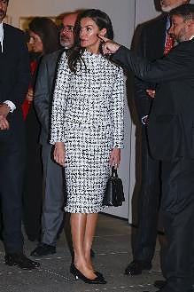 Imagen secundaria 2 - La Reina Letizia con conjunto dos piezas de APRAMP