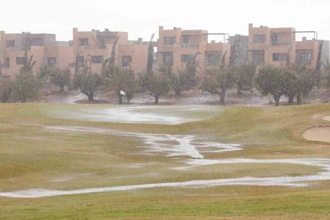 La lluvia ha hecho imposible el desarrollo normal de la primera jornada de la Escuela del Ladies European Tour.