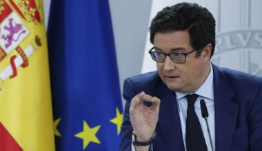 Sánchez cumple con uno de los peajes de Puigdemont y entrega a Cataluña la gestión de la oferta pública de empleo