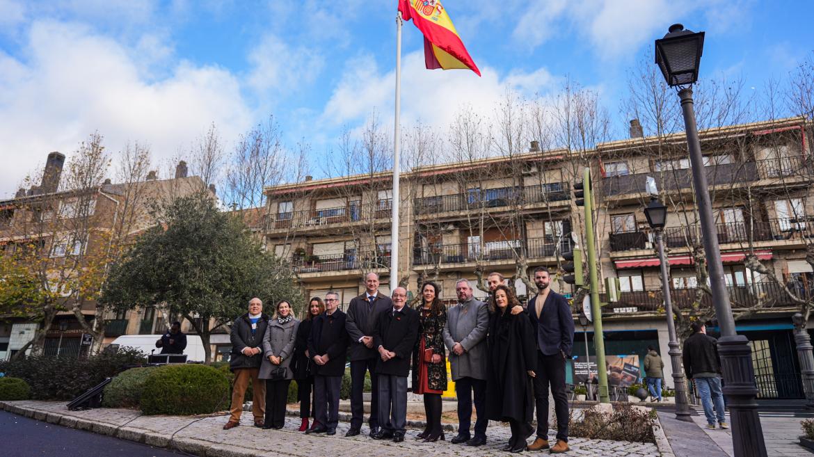López-Valverde participa en el acto organizado por el ayuntamiento de El Escorial para celebrar el día de la Constitución