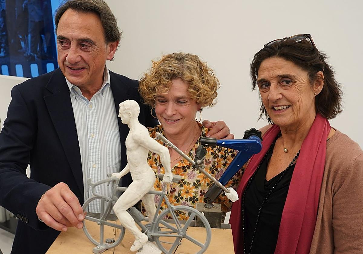 Una escultura para una leyenda del ciclismo